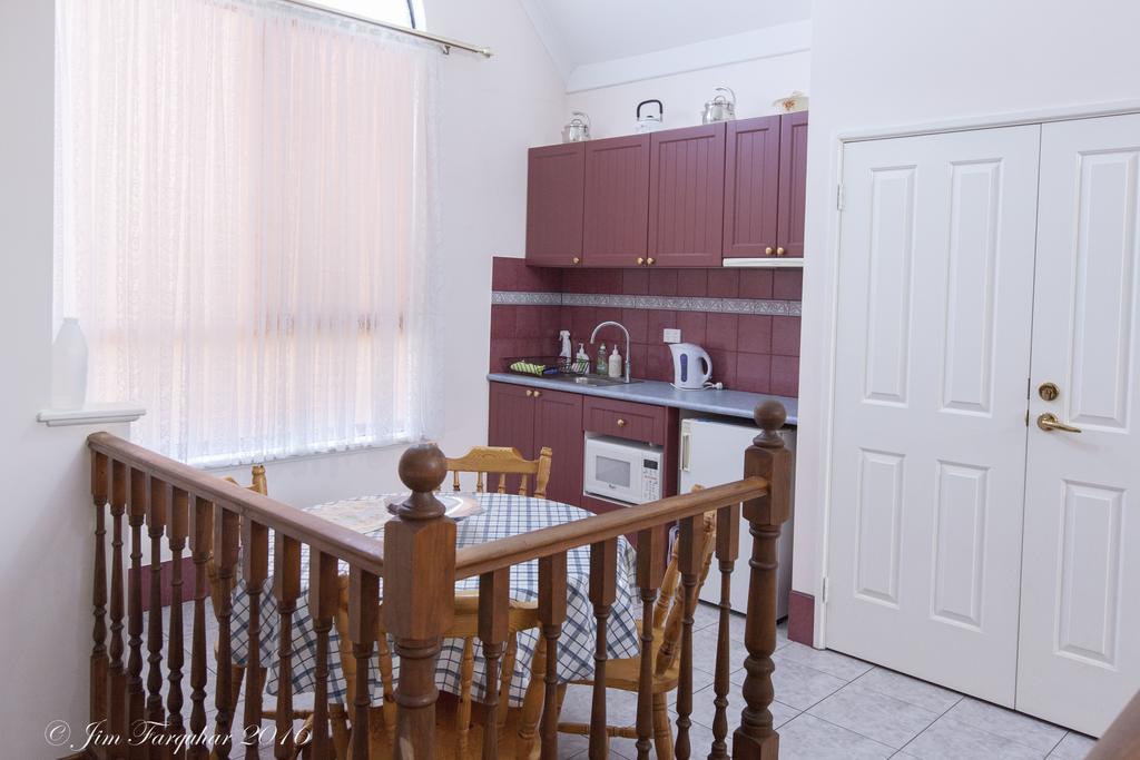 Aarn House B&B Airport Accommodation Perth Bagian luar foto