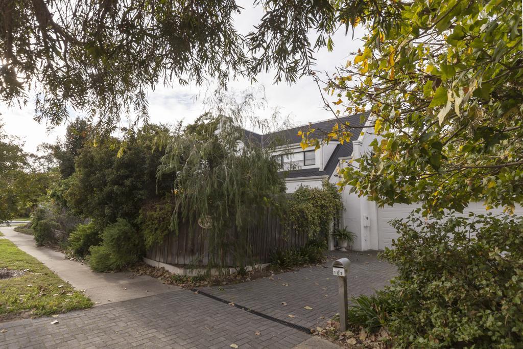 Aarn House B&B Airport Accommodation Perth Bagian luar foto